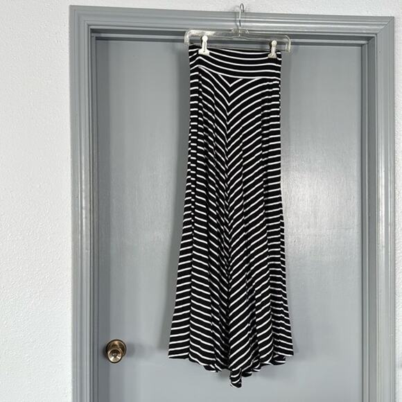 Women's Black and White Striped Knit Maxi Skirt AB Studio sz Small Whimsygoth - Picture 1 of 6